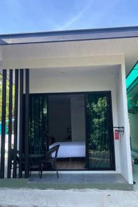 Koh Mook Morakot House