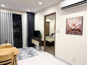 2BR-2BATH Fully Furnished Apartment, 5 min walk to Vincom Mega Mall