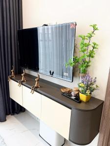 2BR-2BATH Fully Furnished Apartment, 5 min walk to Vincom Mega Mall