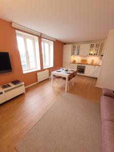 200m de la mer Piscine WIFI T2 41m2 4 pers 1 chambre refait à neuf hypercentre