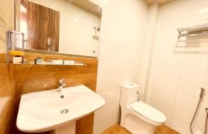 Sea View From Rooftop The AOP Luxuaray Hotel - Jagannath Temple - Sea Beach - Lift-Parking And Restaurant Facilities - Fully Air Conditioning Luxuary Rooms - Best Hotel In Puri