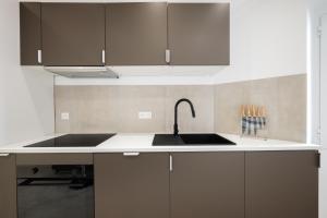 Charmant deux pièces rénové au coeur de la vieille ville AC