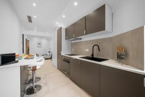 Charmant deux pièces rénové au coeur de la vieille ville AC