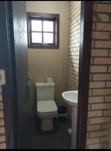 CASA, PRAIA DA FERRUGEM, 2 quart, ar-cond, Wi-Fi, PERTO DA PRAIA, 1 BANH, 1 LAVABO,GAROPABA ,SC