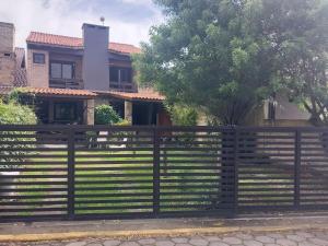 CASA, PRAIA DA FERRUGEM, 2 quart, ar-cond, Wi-Fi, PERTO DA PRAIA, 1 BANH, 1 LAVABO,GAROPABA ,SC