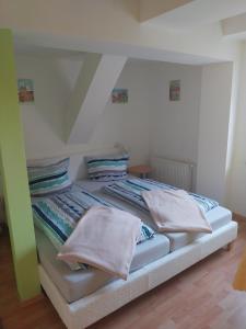 Tangermünde Zum S c h m u c k Giebel - Pension & FeWo