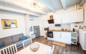 QUEEN HOME Emanuelle