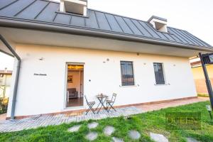 QUEEN HOME Emanuelle