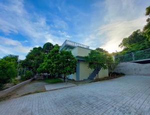 Mountain View Anilao