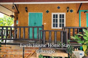Earth House HomeStay Bangjo