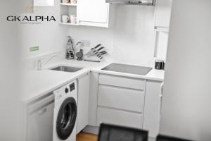 Modern London Mews 2BR Apartment in Central London near Paddington Station - Ultra-Fast Wi-Fi, Comfortable Living Space, Sleeps 5, Long-Stay Work & Family Deals