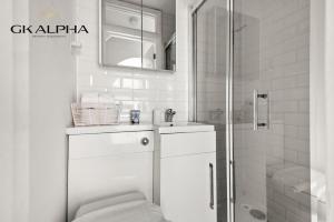 Modern London Mews 2BR Apartment in Central London near Paddington Station - Ultra-Fast Wi-Fi, Comfortable Living Space, Sleeps 5, Long-Stay Work & Family Deals