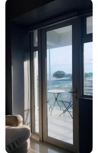 NAIA Terminal 3 Kaydren Airport Suite I Walk to Casino & Mall l 9-mins to Naia l Modern Stay