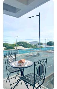 NAIA Terminal 3 Kaydren Airport Suite I Walk to Casino & Mall l 9-mins to Naia l Modern Stay