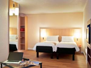 Hotels ibis Lille Tourcoing Centre : Chambre Standard avec 1 Lit Double et 2 Lits Simples