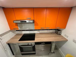 Smart Studio Apartment with Private Entrance in Dorking