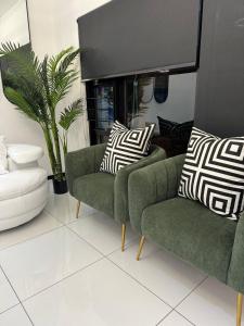 2 Bedroom Apartment Near Monte Casino