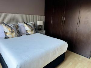 2 Bedroom Apartment Near Monte Casino