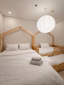 Madison Park Apartments by Host Jess