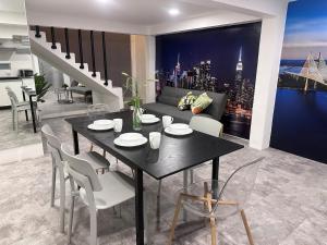 Steps from the Historic Center & Malecón