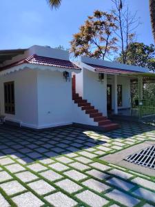 V Land Homestay