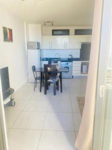 Kingelph Stylish 1- Bedroom Apartment