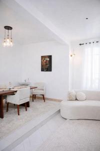 Njiro Executive 4BR Villa with Balcony Views and office