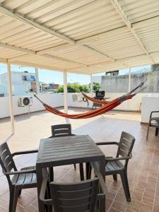 Espectacular casa de 3 pisos con zona social en azotea