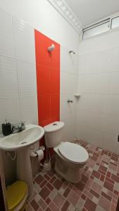 Espectacular casa de 3 pisos con zona social en azotea