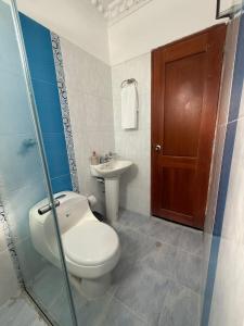 Espectacular casa de 3 pisos con zona social en azotea