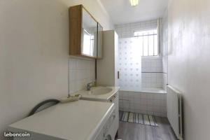 Chambre meublée chez lhabitant dans un appartement au pied de la gare