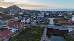Mountain View 2-Bedroom Home Near the Beach in Pringle Bay