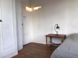 Chambre meublée chez lhabitant dans un appartement au pied de la gare