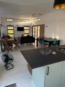 Mountain View 2-Bedroom Home Near the Beach in Pringle Bay