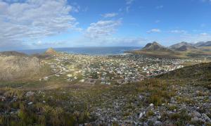 Mountain View 2-Bedroom Home Near the Beach in Pringle Bay
