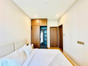 Metropole The Crest Thủ Thiêm Apartment by Atria