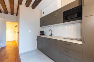 Heart of Paris - Spacious 3-Bedroom Air-Conditione