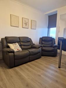 Rook View, Modern Coastal Retreat with Free Parking