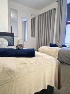 Rook View, Modern Coastal Retreat with Free Parking