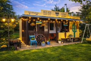 Ranch 66 - Wellness chata Arizona ve stylu Divokého Západu s koupacím sudem