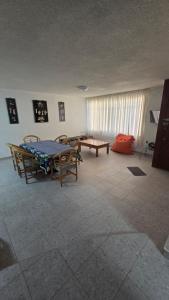 Casa Azteca - 2 Hab para 2 per en casa compartida enfrente del Estadio Azteca