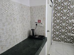 Hotel The Clink Inn Near IGI Airport New Delhi