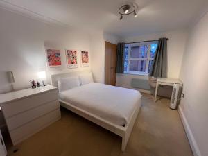 Exquisite City Centre Apartment - 2 Bed 2 Bath - Free Parking - Netflix Amazon Disney