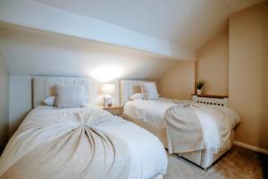 Central Harrogate Townhouse, Stylish 3-Bed, Parking and WiFi