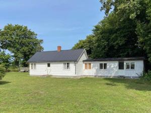 6 person holiday home in LÖTTORP