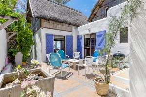 BlueMoon Villa - Authentic, seaside living