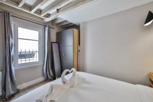 Heart of Marais a Large 1-Bedroom Apartment