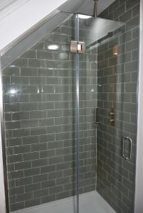 The Lodge New 2 Bedroom 1 Bathroom Luxury House