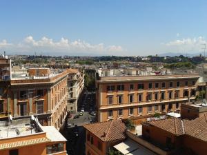 Rome Trastevere, Tiburzi 2, Balcony, Ideally Located!!!