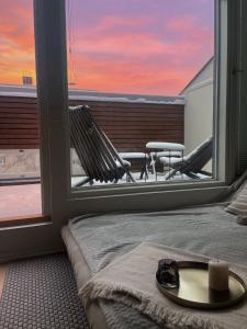 Downtown sunny balcony ,new loft,walk everywhere, 1 beds and 1 sofa bed